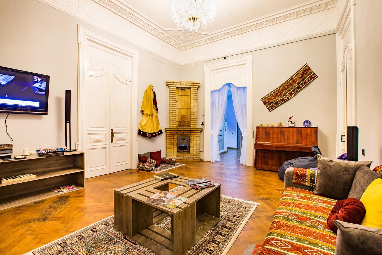 Khamsa Hostel Baky Esterno foto