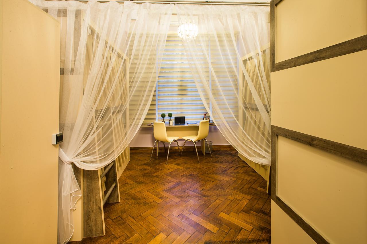 Khamsa Hostel Baky Esterno foto